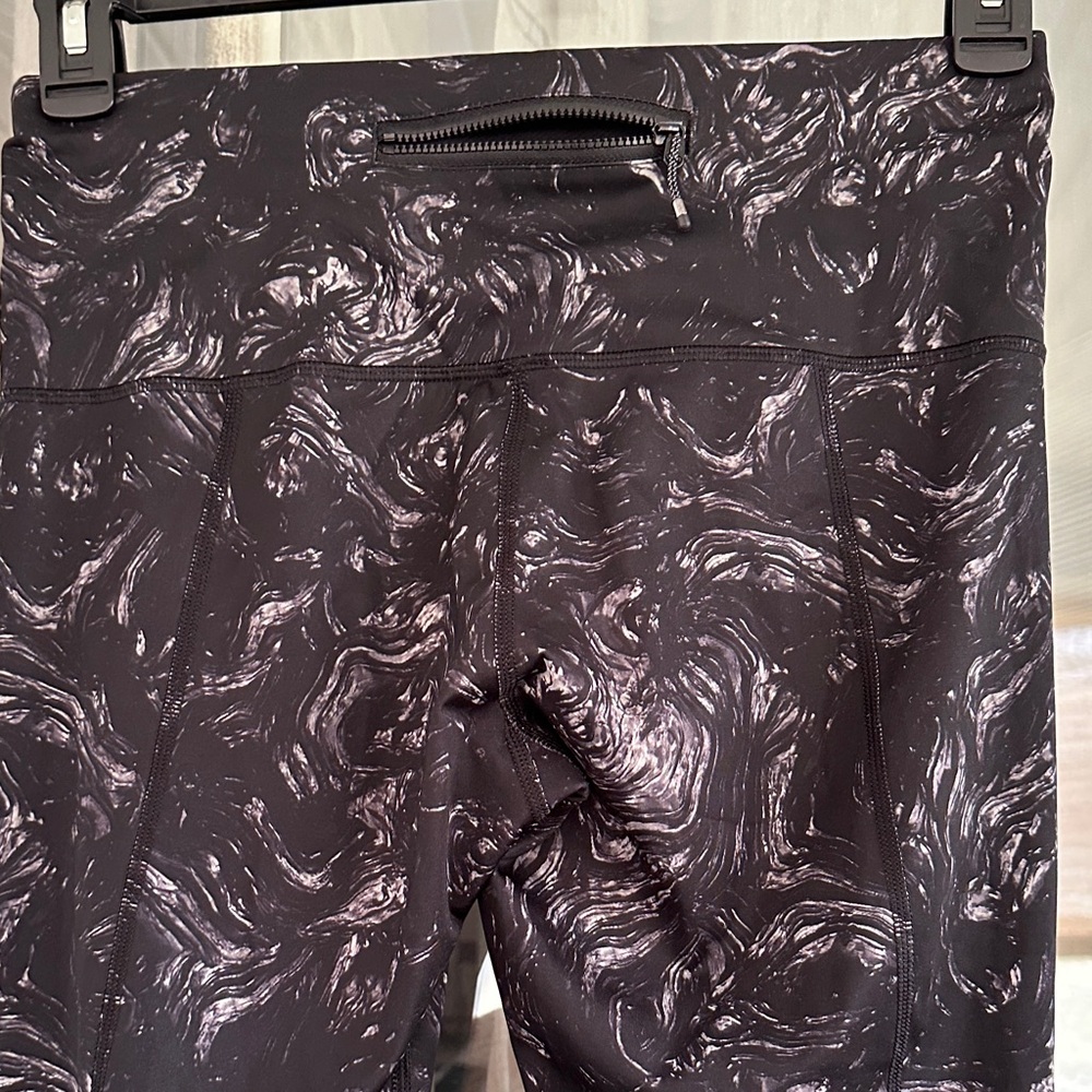 Lululemon Runday Crop Black/gray Patterned Leggings - Picture 7 of 8